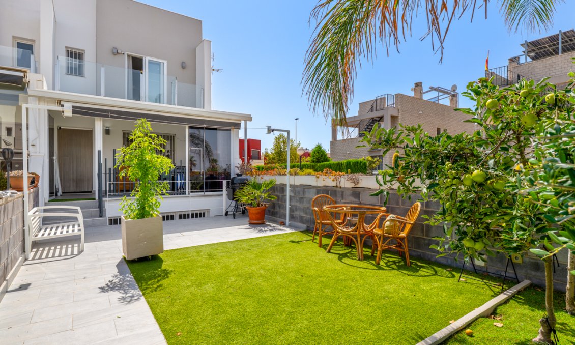 Használt Ingatlanok - Sorház -
Torrevieja - Costa Blanca