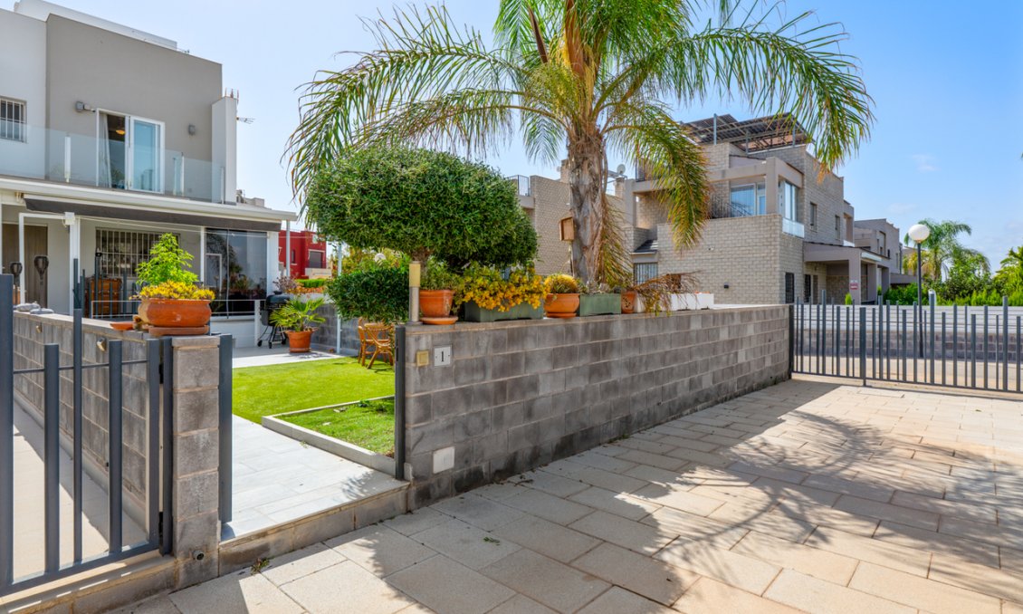 Használt Ingatlanok - Sorház -
Torrevieja - Costa Blanca