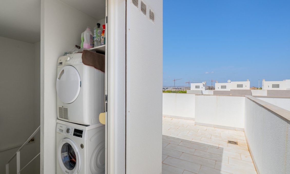 Használt Ingatlanok - Sorház -
Torrevieja - Costa Blanca