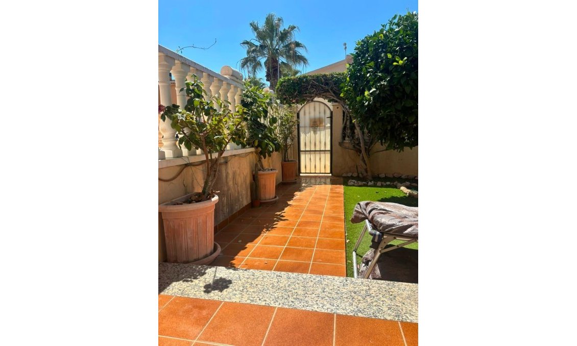 Wiederverkauf - Villa -
Orihuela Costa - Lomas de Cabo Roig