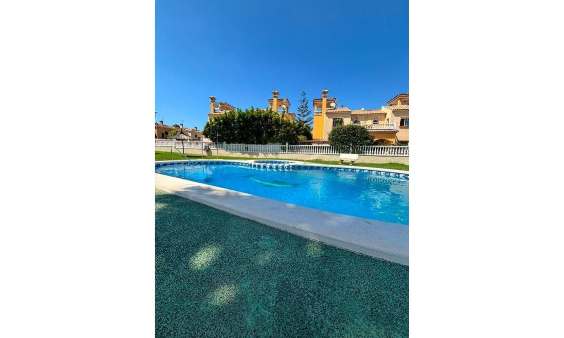 Wiederverkauf - Villa -
Orihuela Costa - Lomas de Cabo Roig