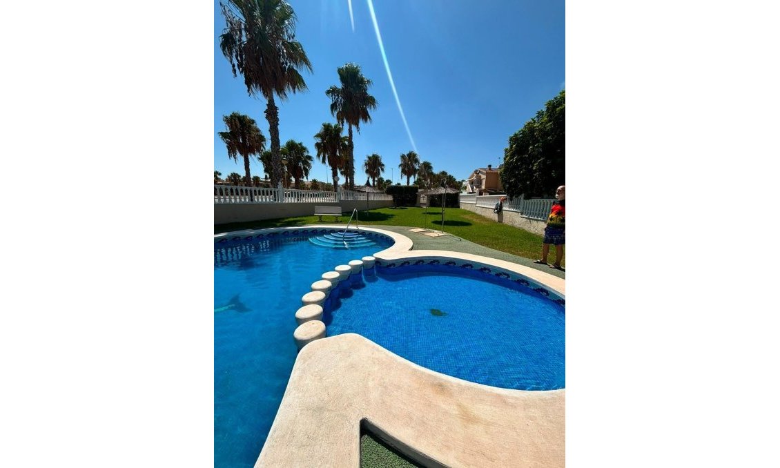 Wiederverkauf - Villa -
Orihuela Costa - Lomas de Cabo Roig