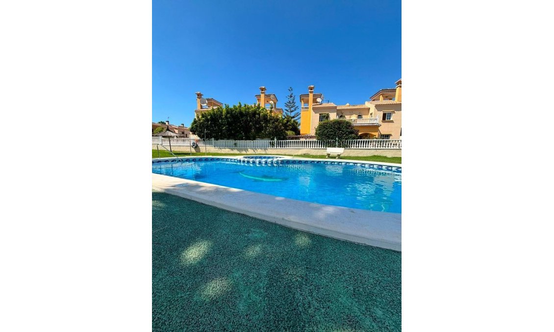 Wiederverkauf - Villa -
Orihuela Costa - Lomas de Cabo Roig