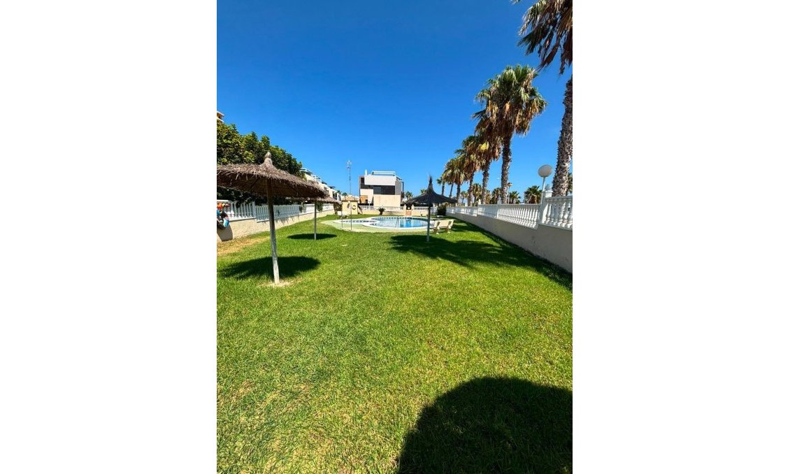 Wiederverkauf - Villa -
Orihuela Costa - Lomas de Cabo Roig