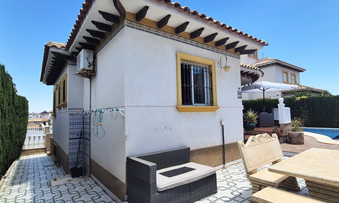 Wiederverkauf - Villa -
Villamartin - Costa Blanca