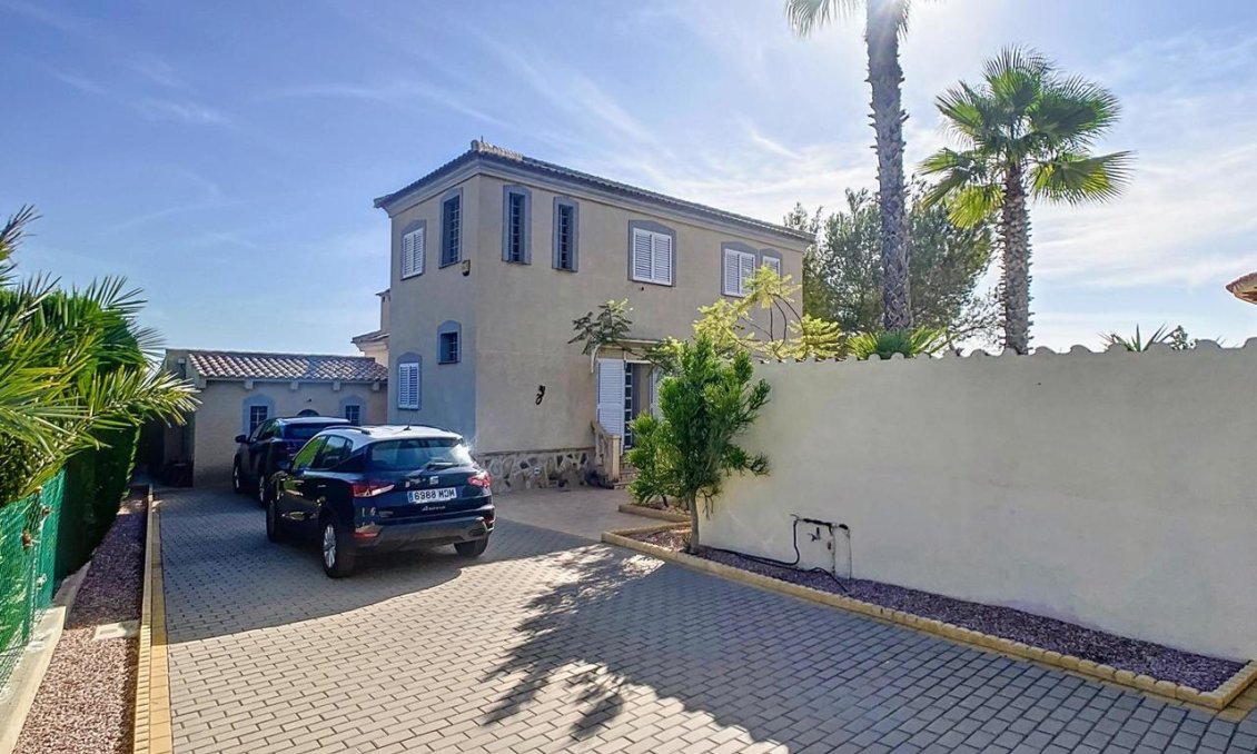 Segunda mano - Villa -
Pinar de Campoverde - Inland