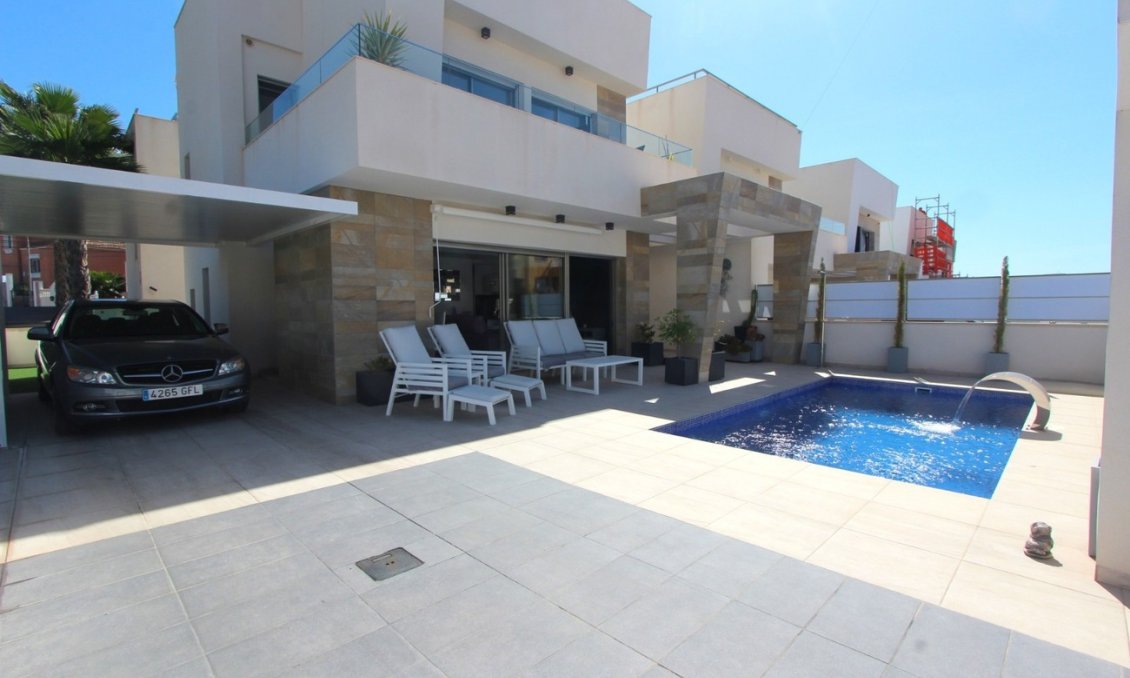 Wiederverkauf - Villa -
Villamartin - El Galan