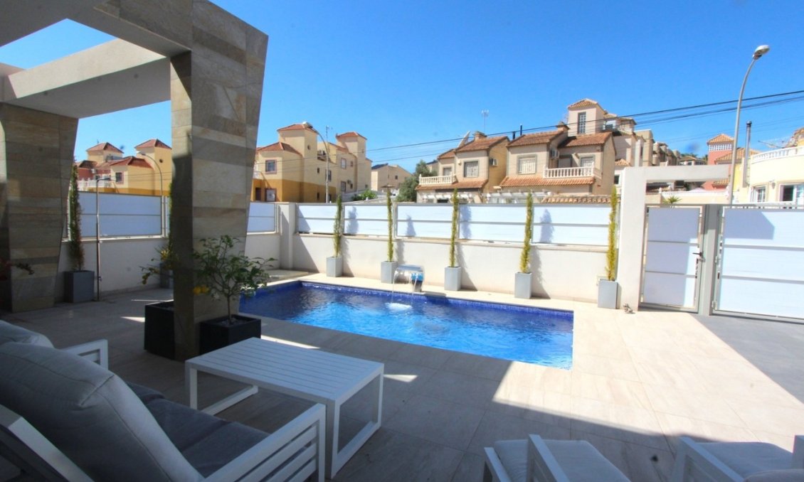 Wiederverkauf - Villa -
Villamartin - El Galan