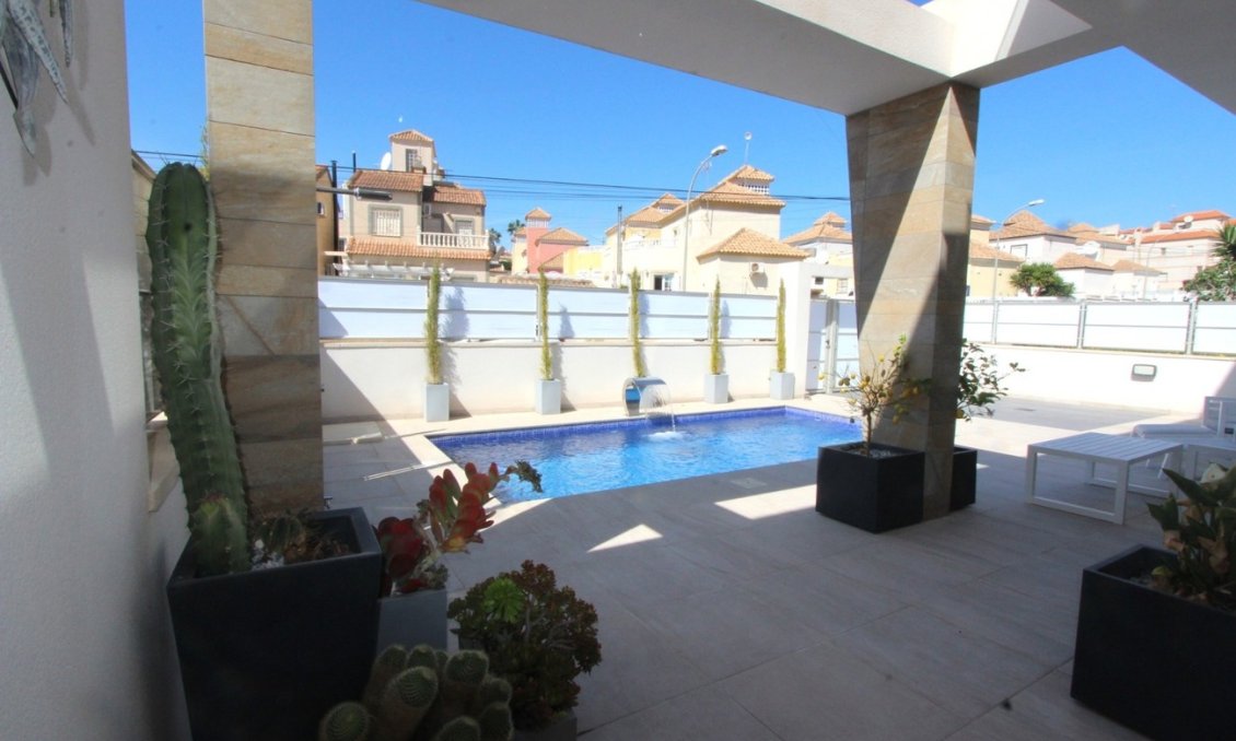Wiederverkauf - Villa -
Villamartin - El Galan