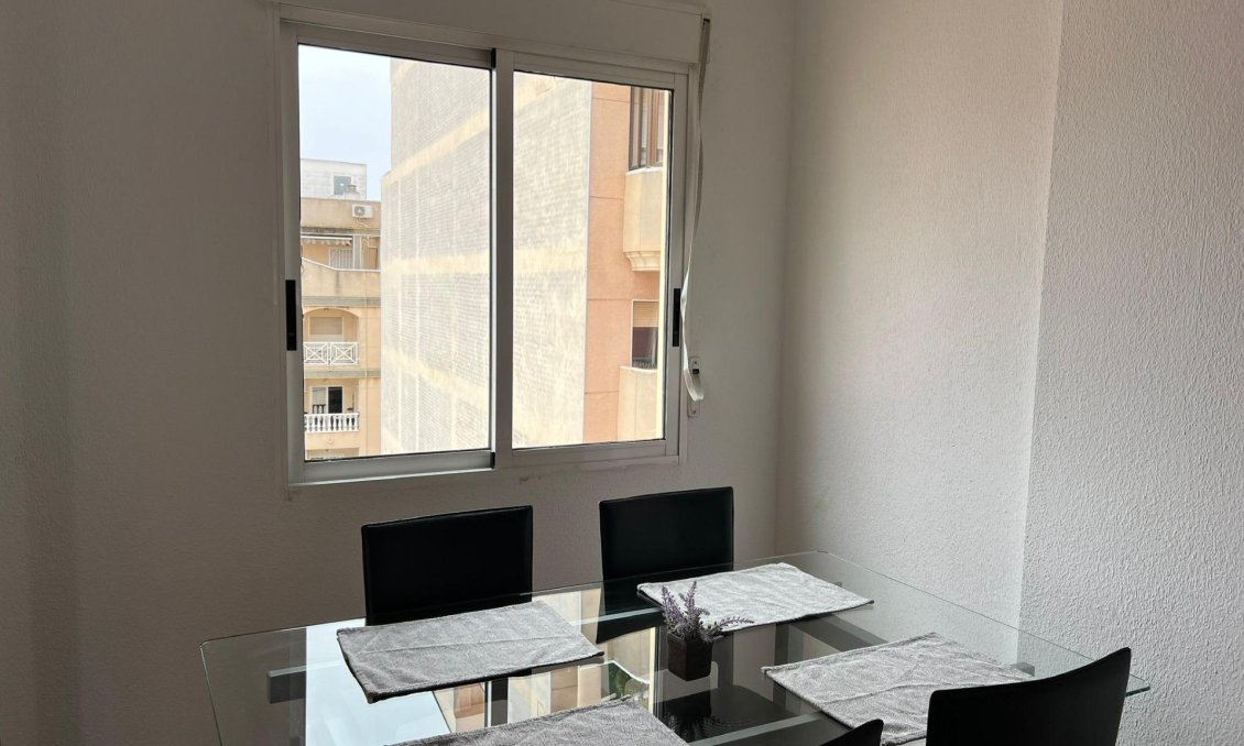 Wiederverkauf - Wohnung -
Torrevieja - Centro