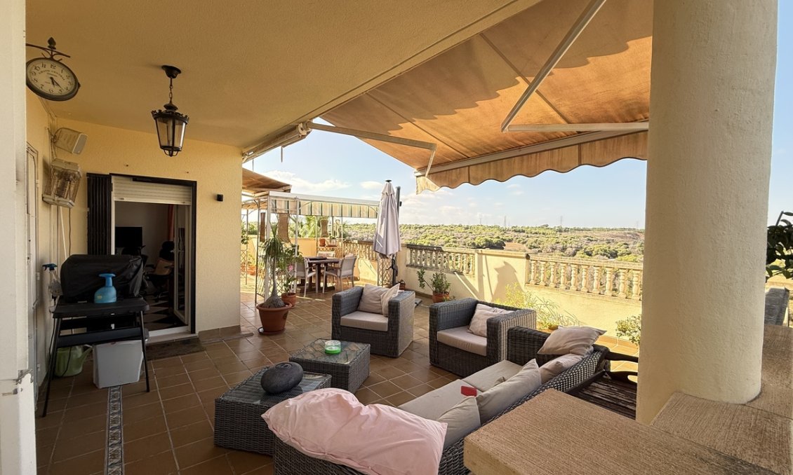 Wiederverkauf - Villa -
Villamartin - Costa Blanca