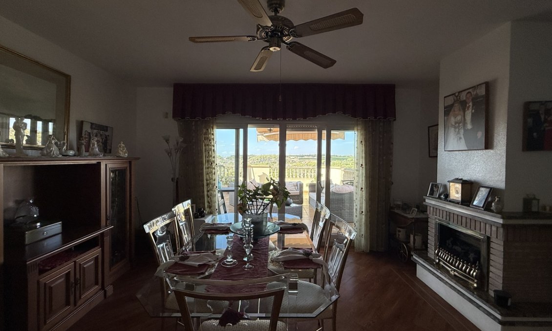 Wiederverkauf - Villa -
Villamartin - Costa Blanca