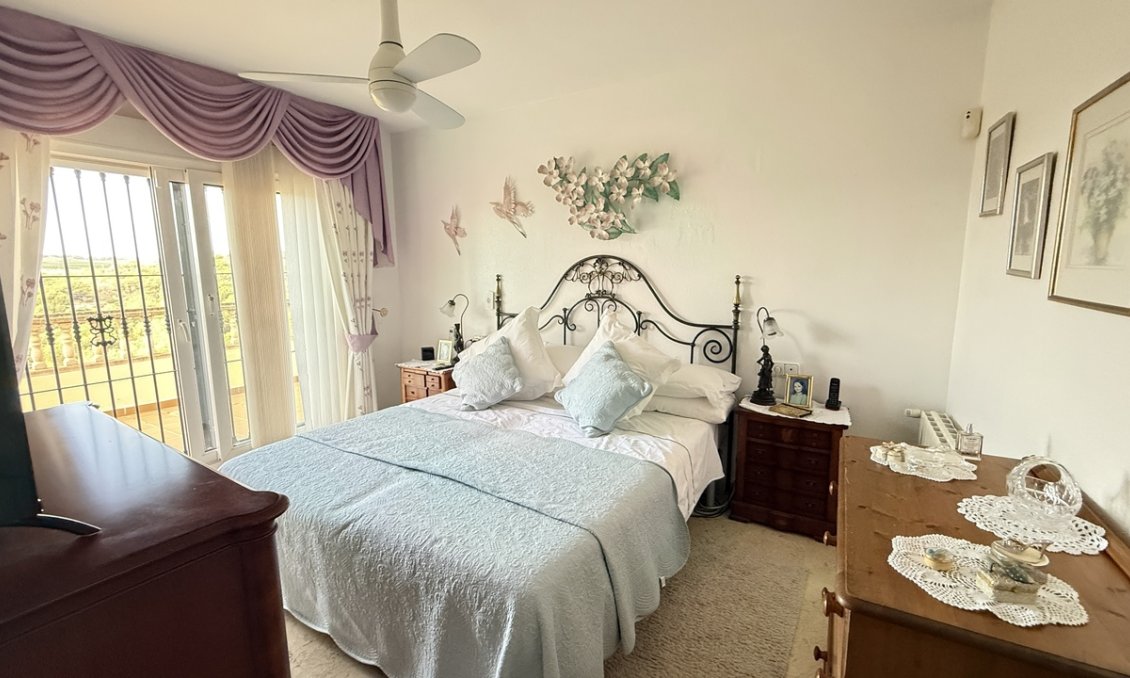 Wiederverkauf - Villa -
Villamartin - Costa Blanca