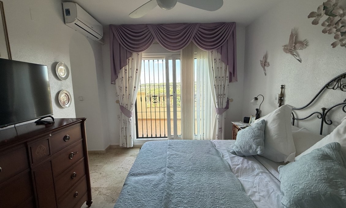 Wiederverkauf - Villa -
Villamartin - Costa Blanca