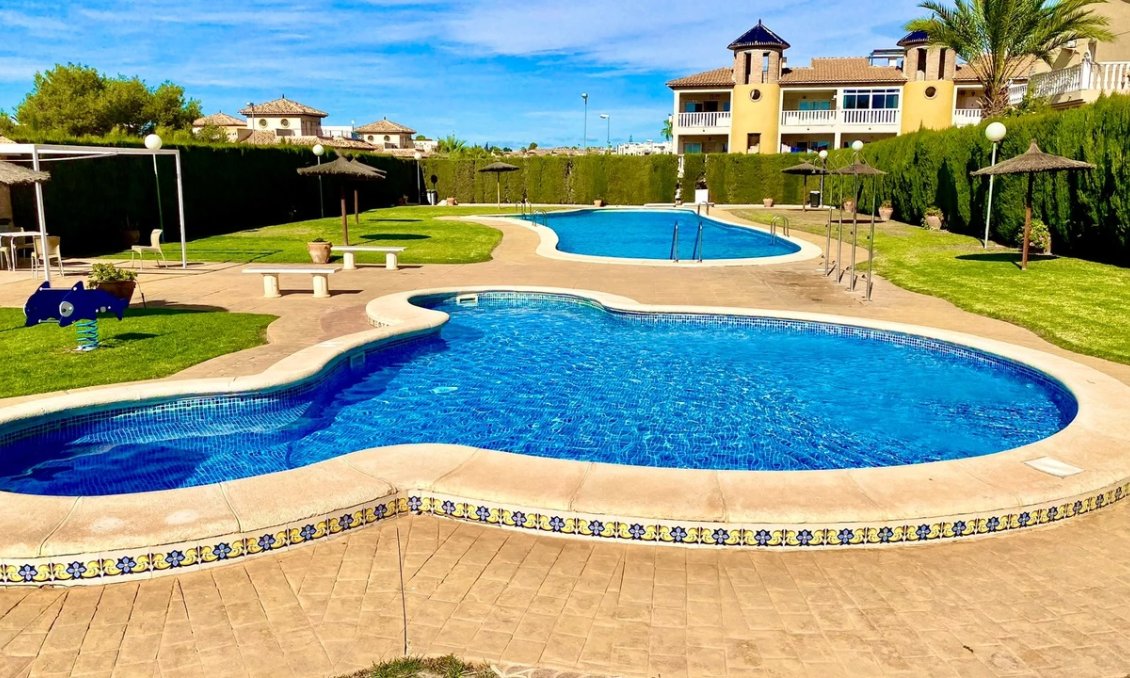 Wiederverkauf - Villa -
Villamartin - Costa Blanca