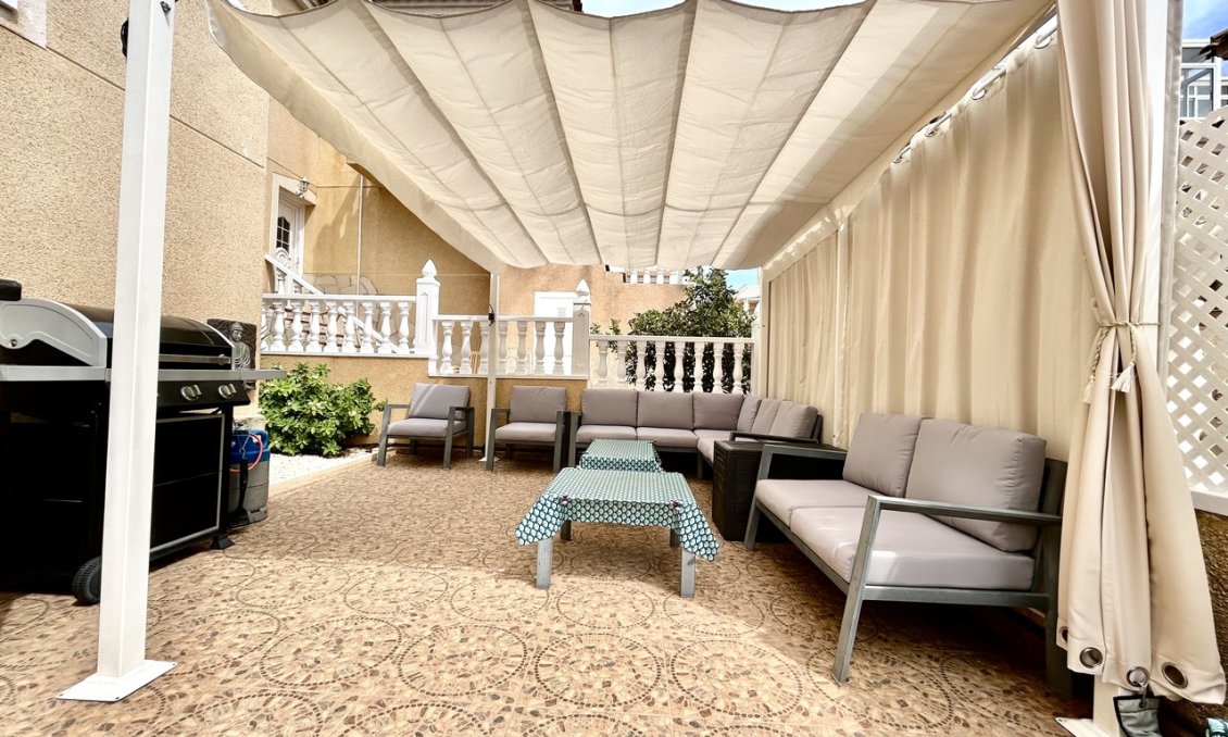 Wiederverkauf - Villa -
Villamartin - Costa Blanca