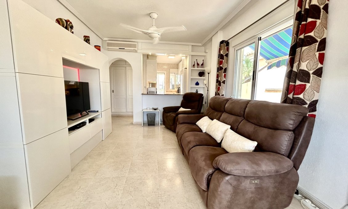 Wiederverkauf - Villa -
Villamartin - Costa Blanca