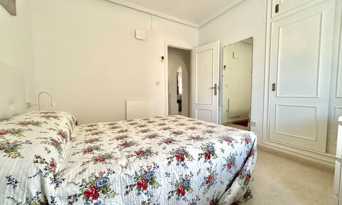 Wiederverkauf - Villa -
Villamartin - Costa Blanca