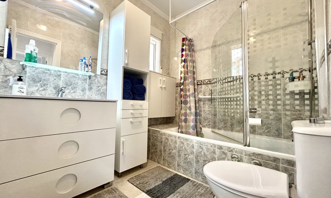 Wiederverkauf - Villa -
Villamartin - Costa Blanca