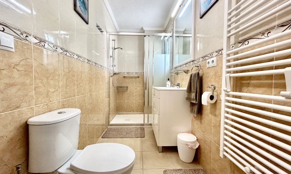 Wiederverkauf - Villa -
Villamartin - Costa Blanca