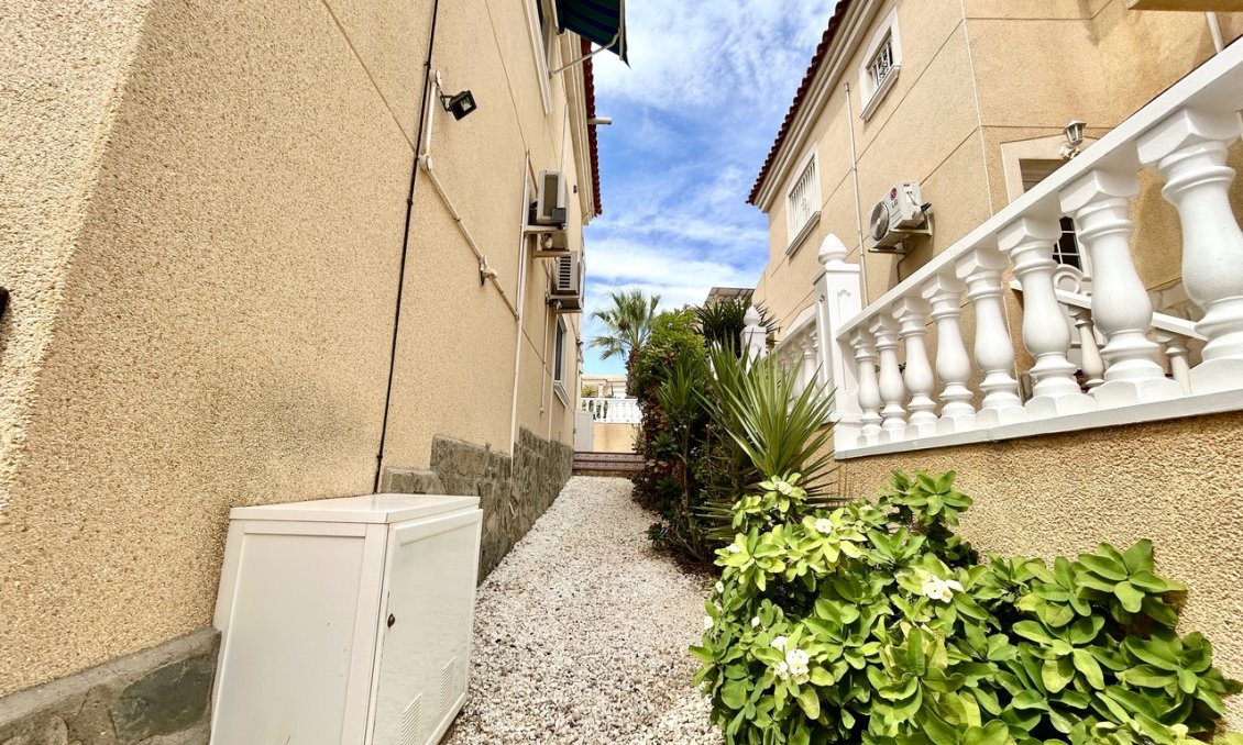 Wiederverkauf - Villa -
Villamartin - Costa Blanca