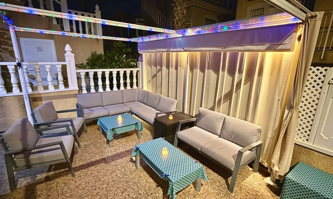 Wiederverkauf - Villa -
Villamartin - Costa Blanca