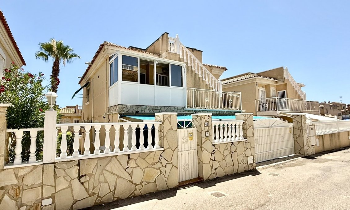 Wiederverkauf - Villa -
Villamartin - Costa Blanca