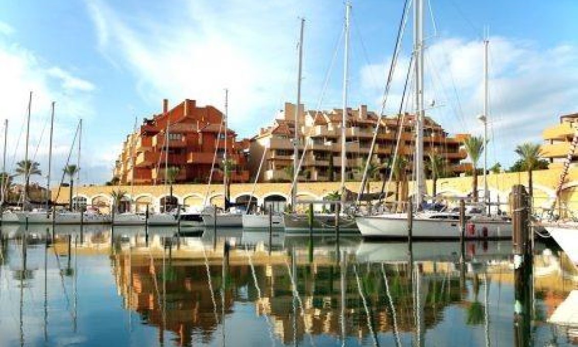 Neue Gebäude - Stadthaus -
Sotogrande - San Roque Club