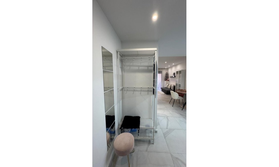 Wiederverkauf - Wohnung -
Torrevieja - Estacion De Autobuses