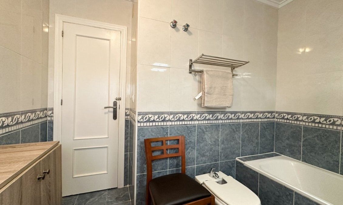 Wiederverkauf - Villa -
Villamartin - Costa Blanca