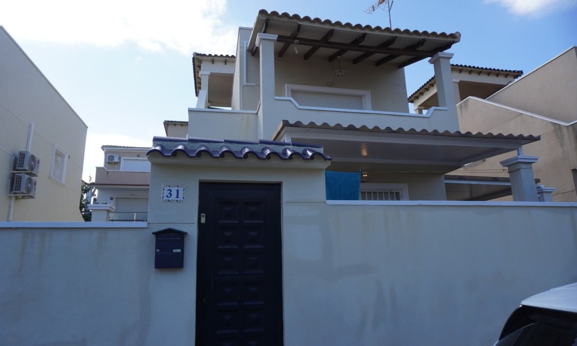 Wiederverkauf - Villa -
Villamartin - Costa Blanca