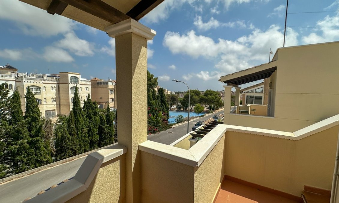 Wiederverkauf - Villa -
Villamartin - Costa Blanca