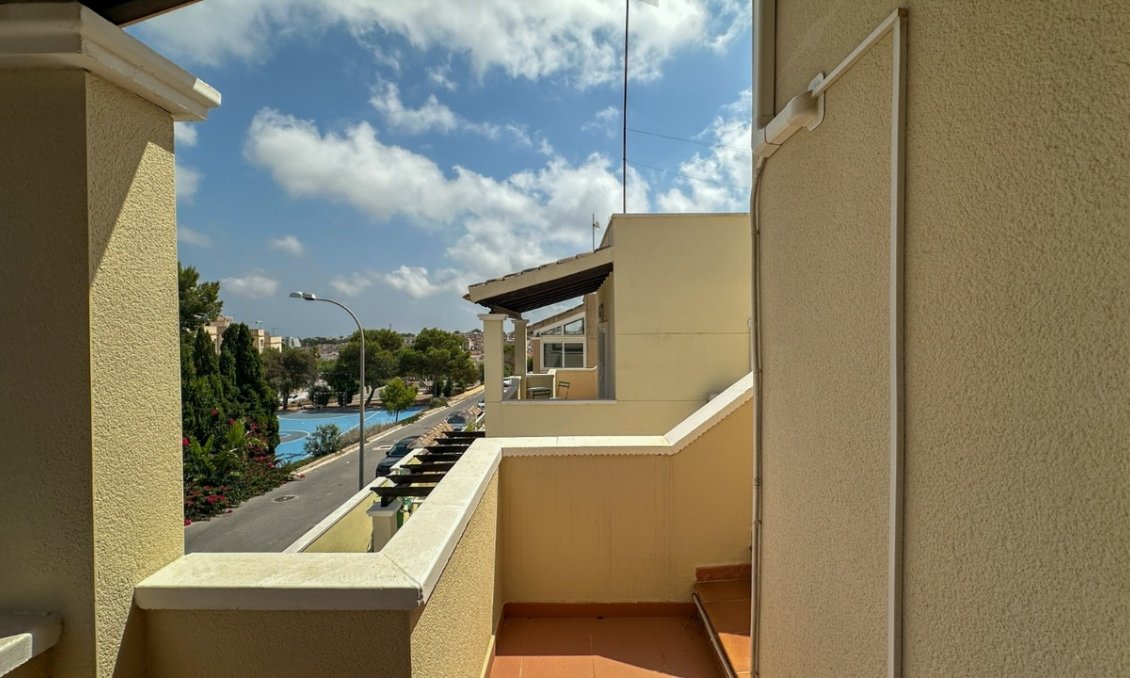 Wiederverkauf - Villa -
Villamartin - Costa Blanca