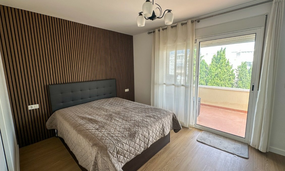 Wiederverkauf - Villa -
Villamartin - Costa Blanca