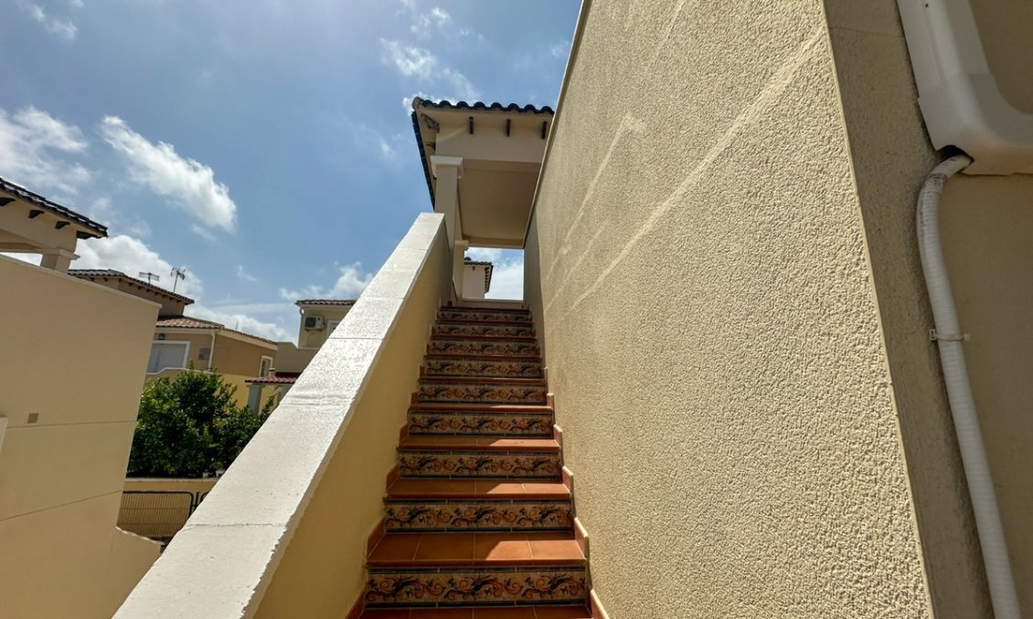 Wiederverkauf - Villa -
Villamartin - Costa Blanca