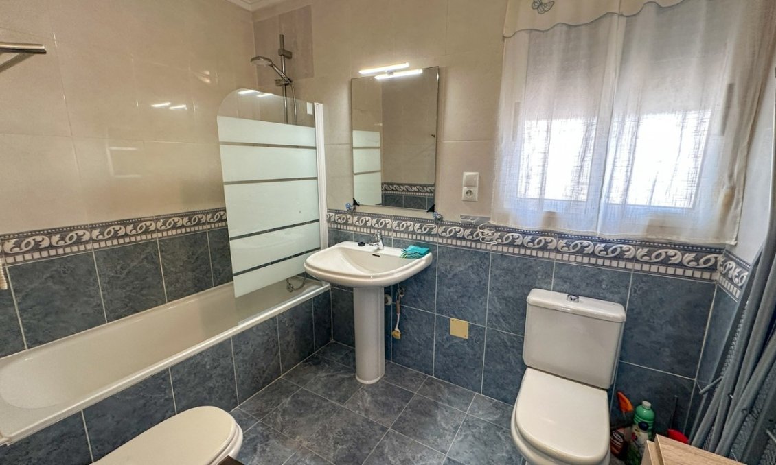 Wiederverkauf - Villa -
Villamartin - Costa Blanca