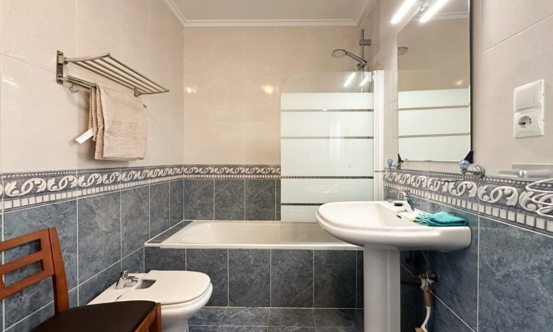 Wiederverkauf - Villa -
Villamartin - Costa Blanca