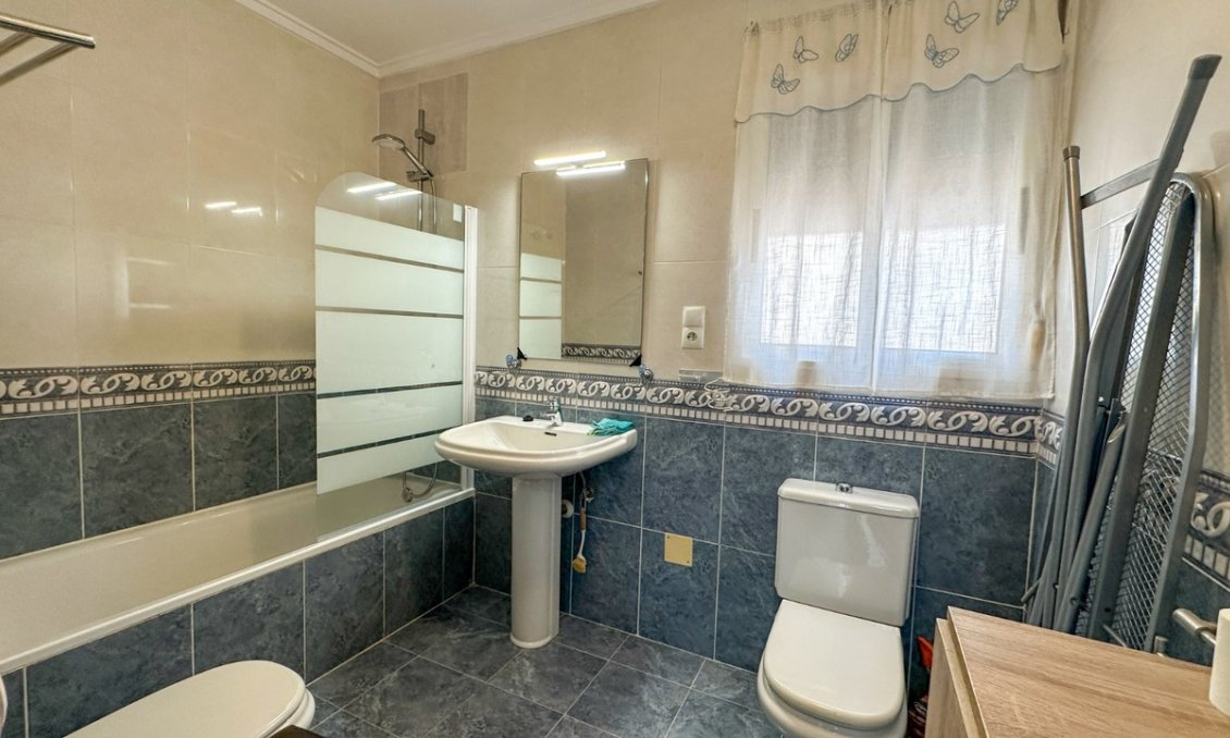 Wiederverkauf - Villa -
Villamartin - Costa Blanca