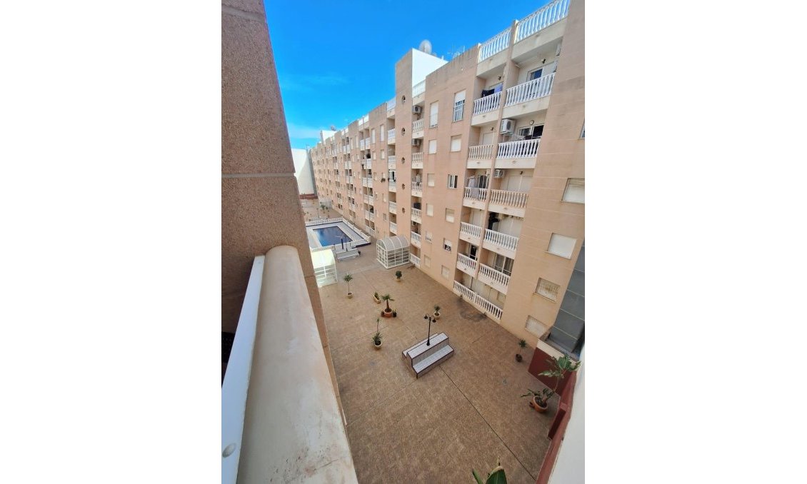 Wiederverkauf - Wohnung -
Torrevieja - Estacion De Autobuses
