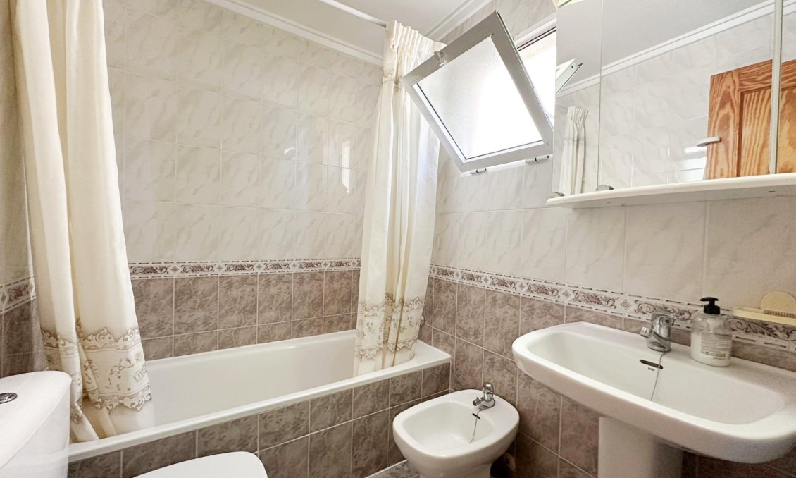 Segunda mano - Apartamento -
Torrevieja - Playa del Cura