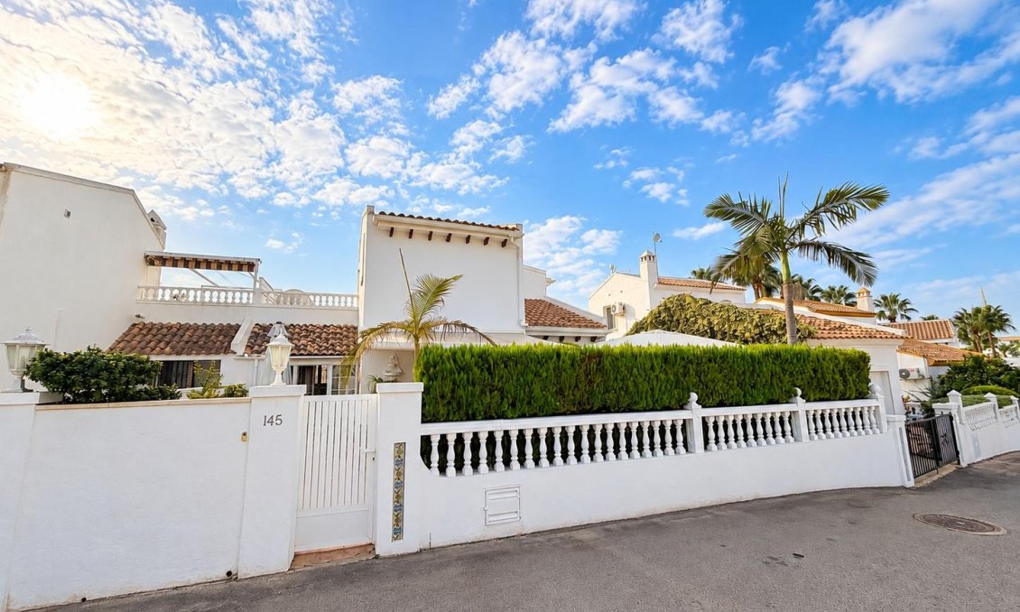 Wiederverkauf - Villa -
Orihuela Costa - Costa Blanca