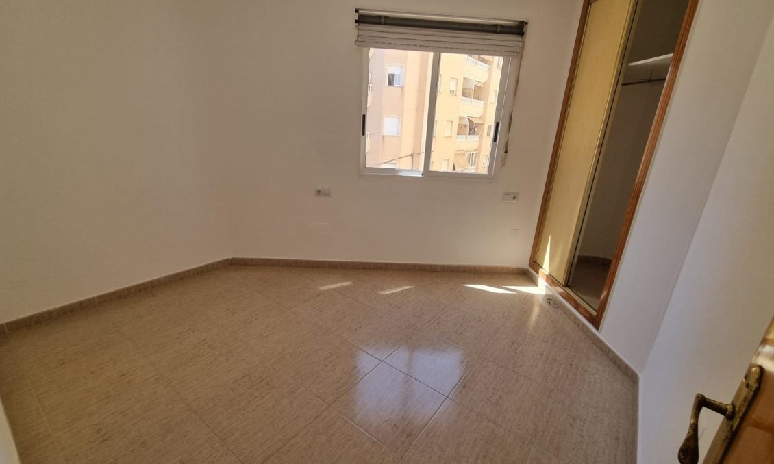 Segunda mano - Apartamento -
Torrevieja - El Molino