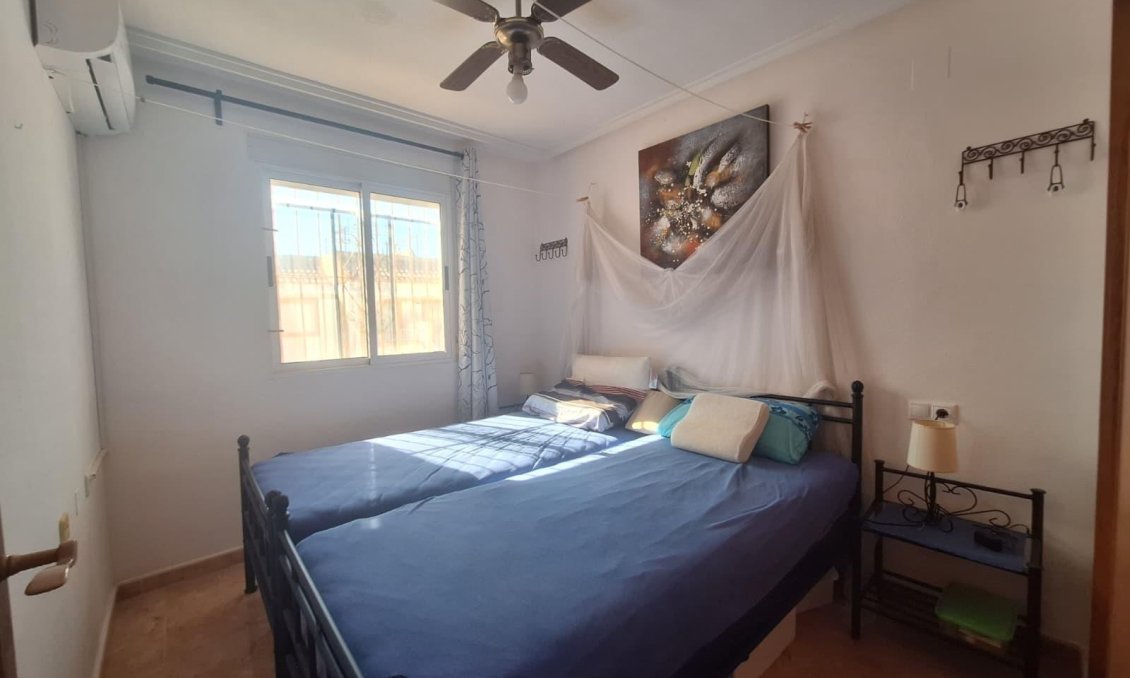 Wiederverkauf - Bungalow -
Torrevieja - El Limonar