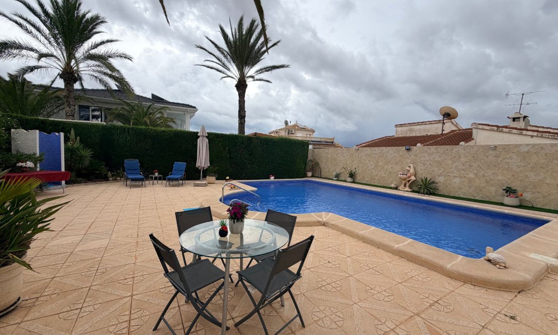 Segunda mano - Villa -
Ciudad Quesada - Costa Blanca