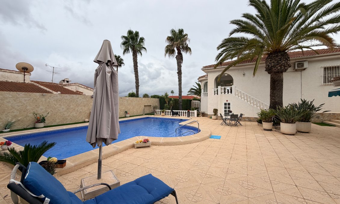Segunda mano - Villa -
Ciudad Quesada - Costa Blanca