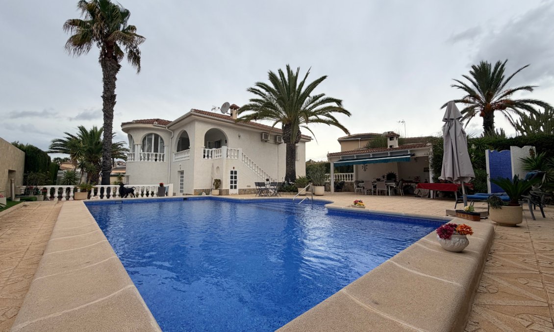 Segunda mano - Villa -
Ciudad Quesada - Costa Blanca