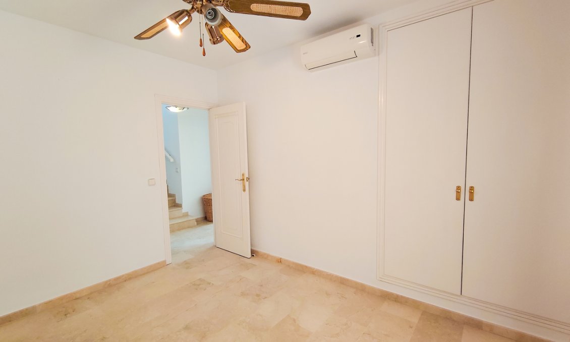 Segunda mano - Villa -
Villamartin - Costa Blanca