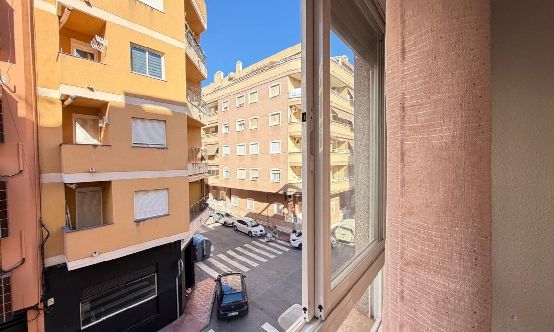 Segunda mano - Apartamento -
Torrevieja - Playa del Cura