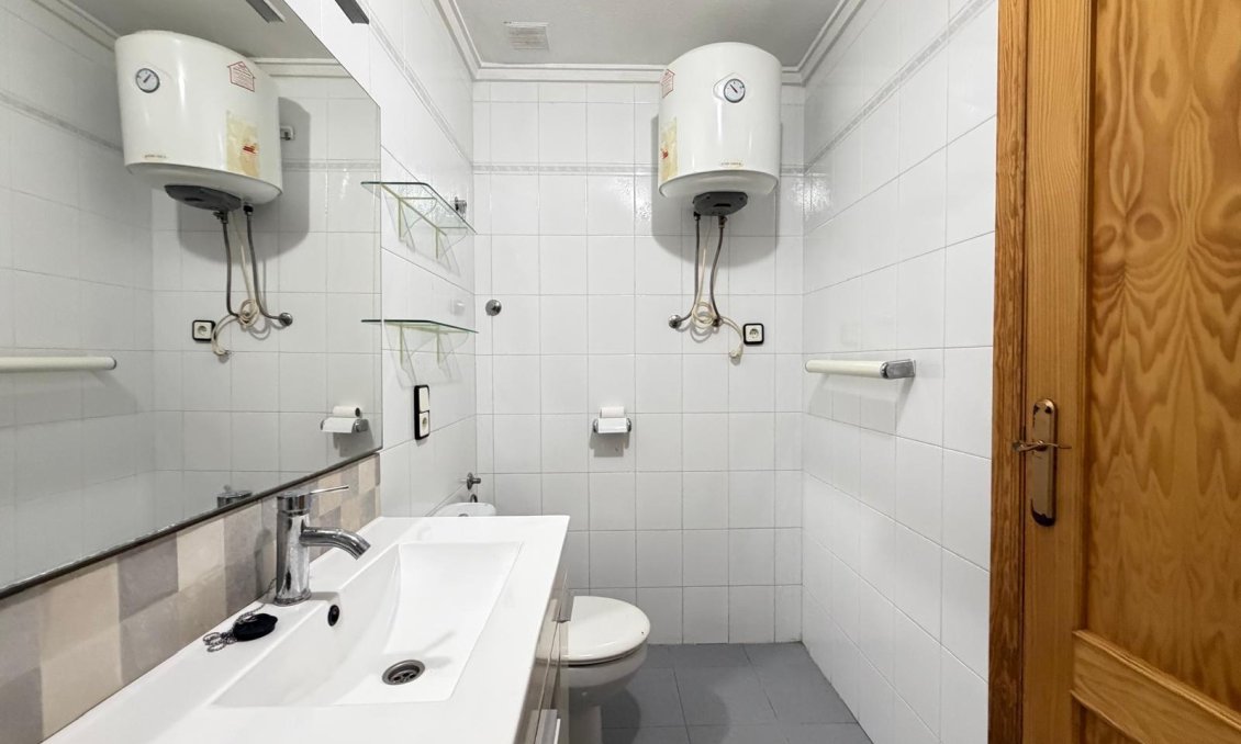 Segunda mano - Apartamento -
Torrevieja - Playa del Cura