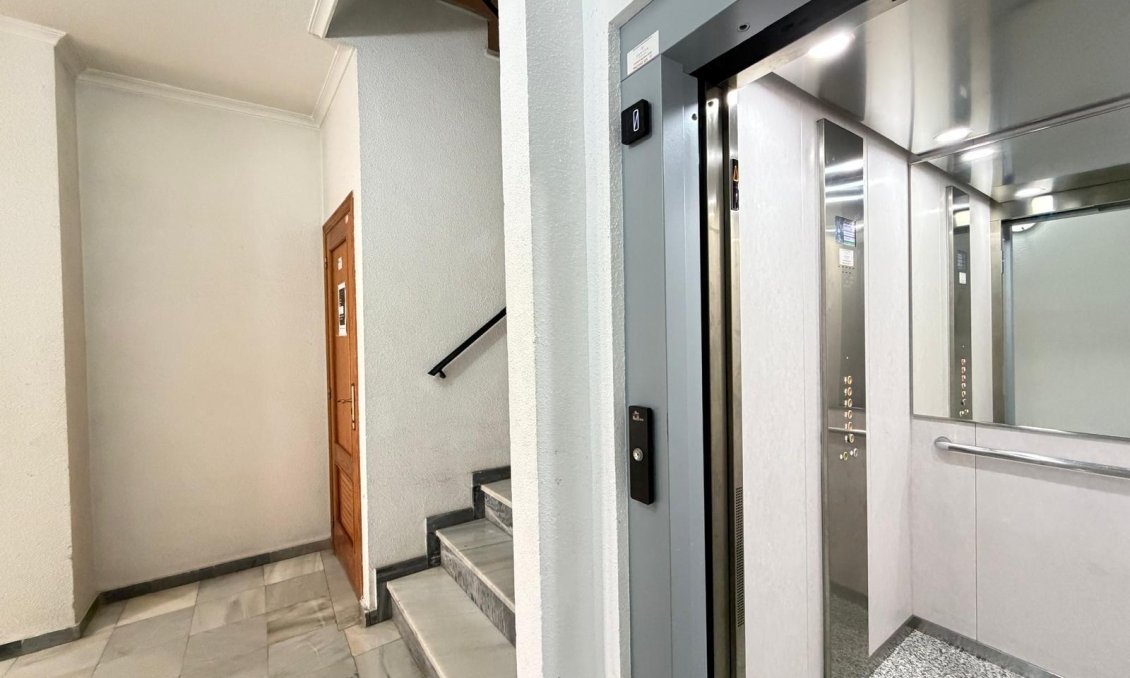 Segunda mano - Apartamento -
Torrevieja - Playa del Cura